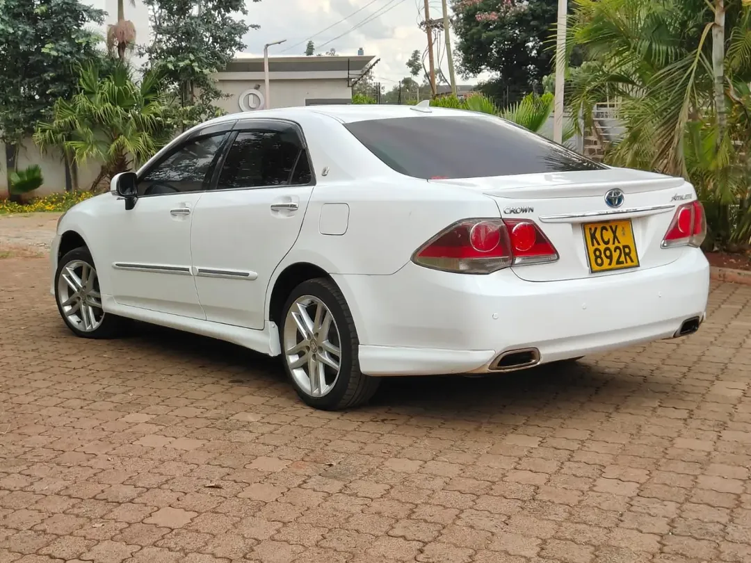 Toyota Crown Athlete with SUNROOF leather 😲 QUICK SALE. Cars from 150K, 30% Deposit lipa pole pole. Hire purchase installments HP. UpTo 70% financing/finance NO CRB STATUS CHECK Trade in OK