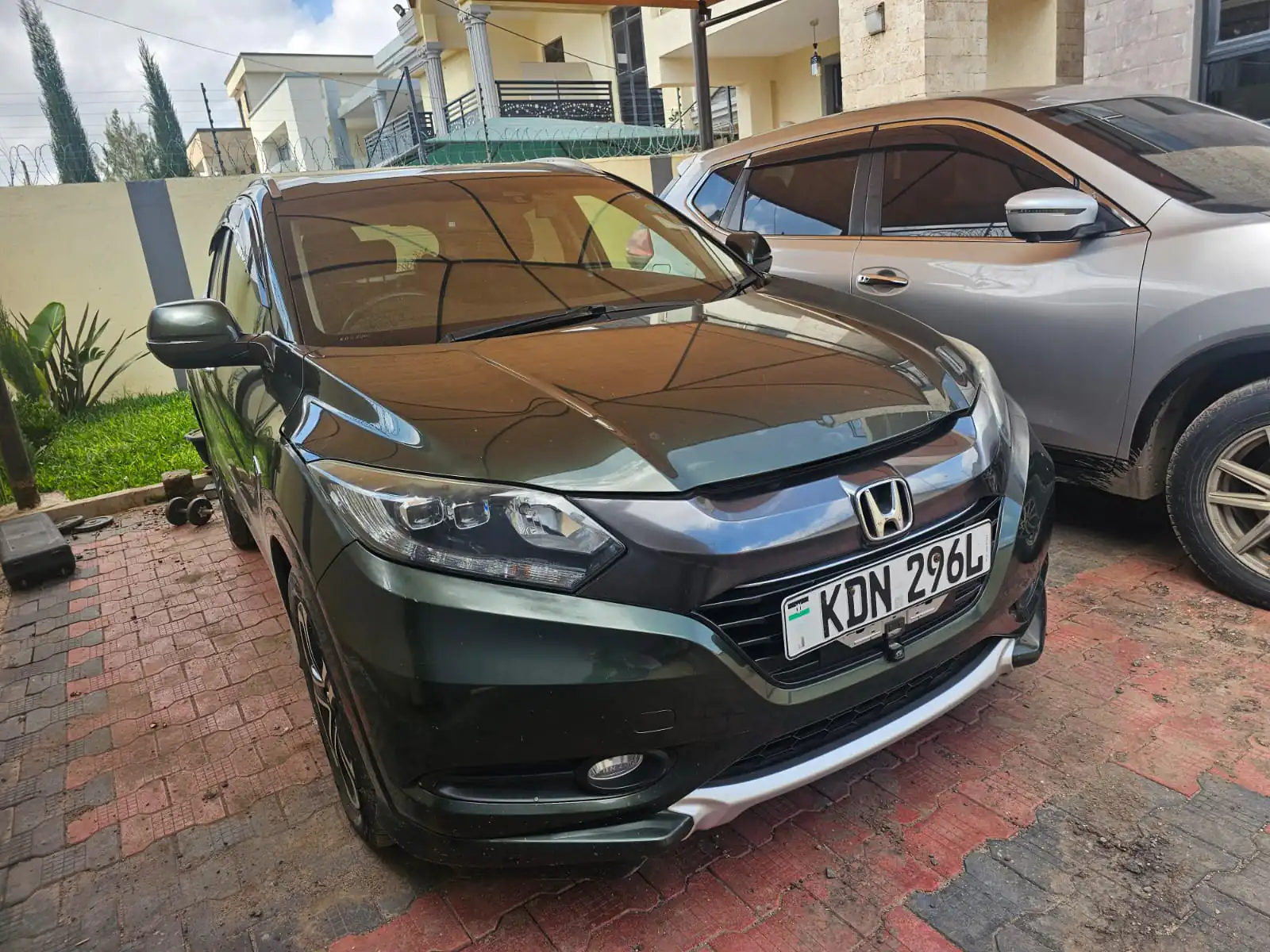 Honda Vezel 😲 QUICK SALE. Cars from 150K, 30% Deposit lipa pole pole. Hire purchase installments HP. UpTo 70% financing/finance NO CRB STATUS CHECK Trade in OK