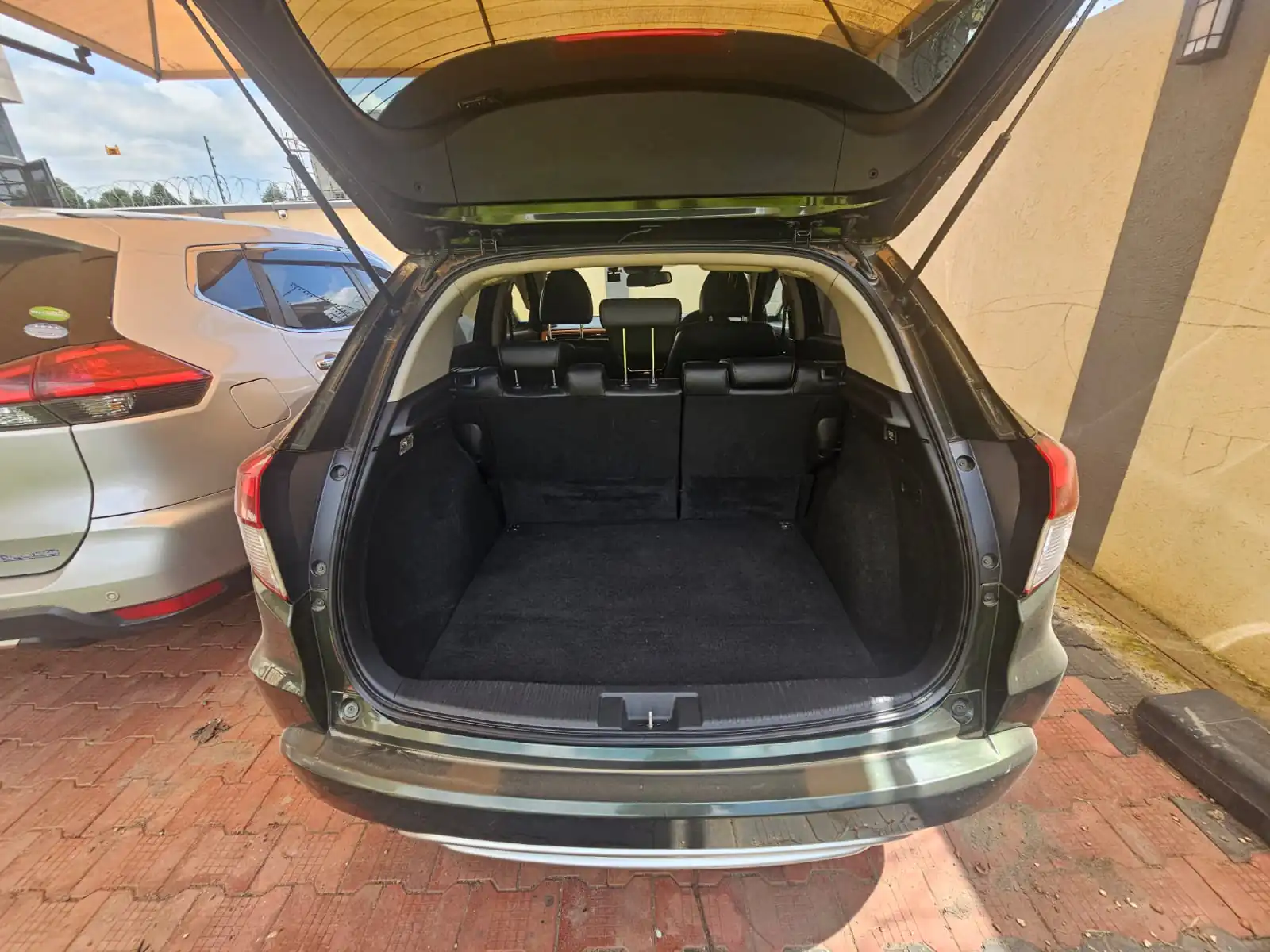 Honda Vezel 😲 QUICK SALE. Cars from 150K, 30% Deposit lipa pole pole. Hire purchase installments HP. UpTo 70% financing/finance NO CRB STATUS CHECK Trade in OK