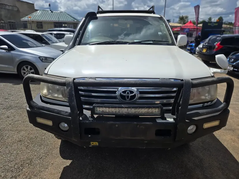 Toyota Land-Cruiser 100 series with Sunroof 😲 💪 Fully Loaded QUICK SALE. Cars from 150K, 30% Deposit lipa pole pole. Hire purchase installments HP Car IMPORT 0% DEPOSIT. UpTo 70% financing/finance NO CRB STATUS CHECK Trade in OK