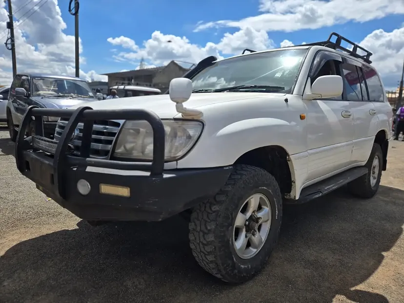Toyota Land-Cruiser 100 series with Sunroof 😲 💪 Fully Loaded QUICK SALE. Cars from 150K, 30% Deposit lipa pole pole. Hire purchase installments HP Car IMPORT 0% DEPOSIT. UpTo 70% financing/finance NO CRB STATUS CHECK Trade in OK