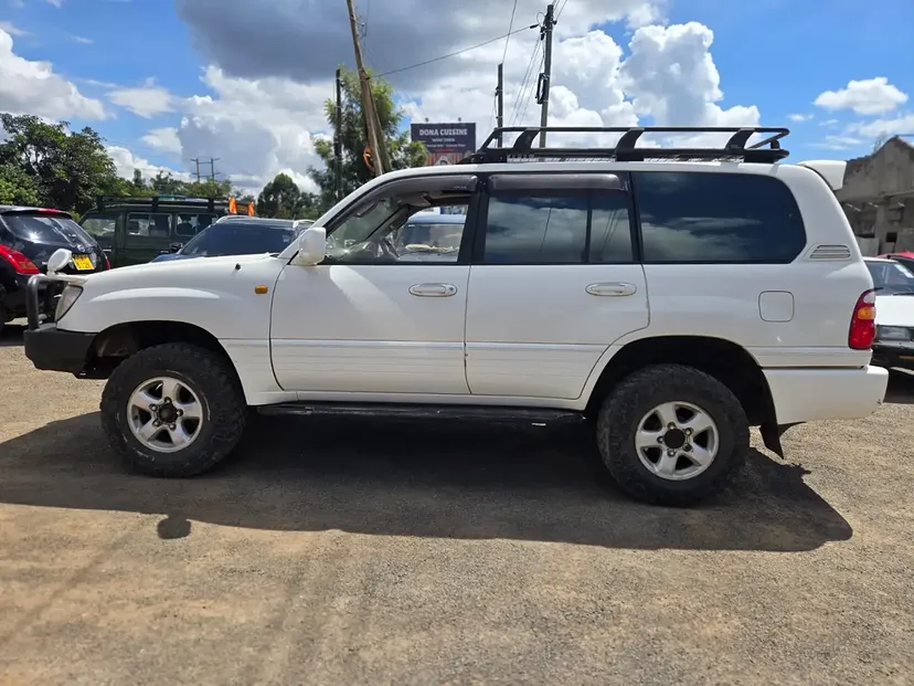 Toyota Land-Cruiser 100 series with Sunroof 😲 💪 Fully Loaded QUICK SALE. Cars from 150K, 30% Deposit lipa pole pole. Hire purchase installments HP Car IMPORT 0% DEPOSIT. UpTo 70% financing/finance NO CRB STATUS CHECK Trade in OK