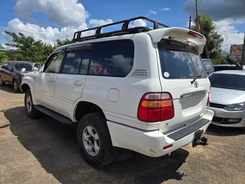 Toyota Land-Cruiser 100 series with Sunroof 😲 💪 Fully Loaded QUICK SALE. Cars from 150K, 30% Deposit lipa pole pole. Hire purchase installments HP Car IMPORT 0% DEPOSIT. UpTo 70% financing/finance NO CRB STATUS CHECK Trade in OK