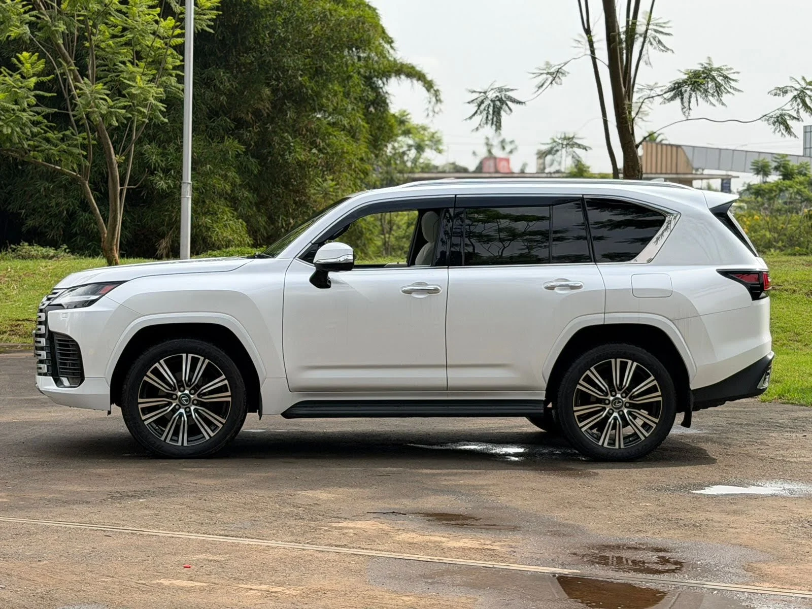 Lexus LX-600 3,900km Only 😲 💪 Fully Loaded QUICK SALE. Cars from 150K, 30% Deposit lipa pole pole. Hire purchase installments HP Car IMPORT 0% DEPOSIT. UpTo 70% financing/finance NO CRB STATUS CHECK Trade in OK