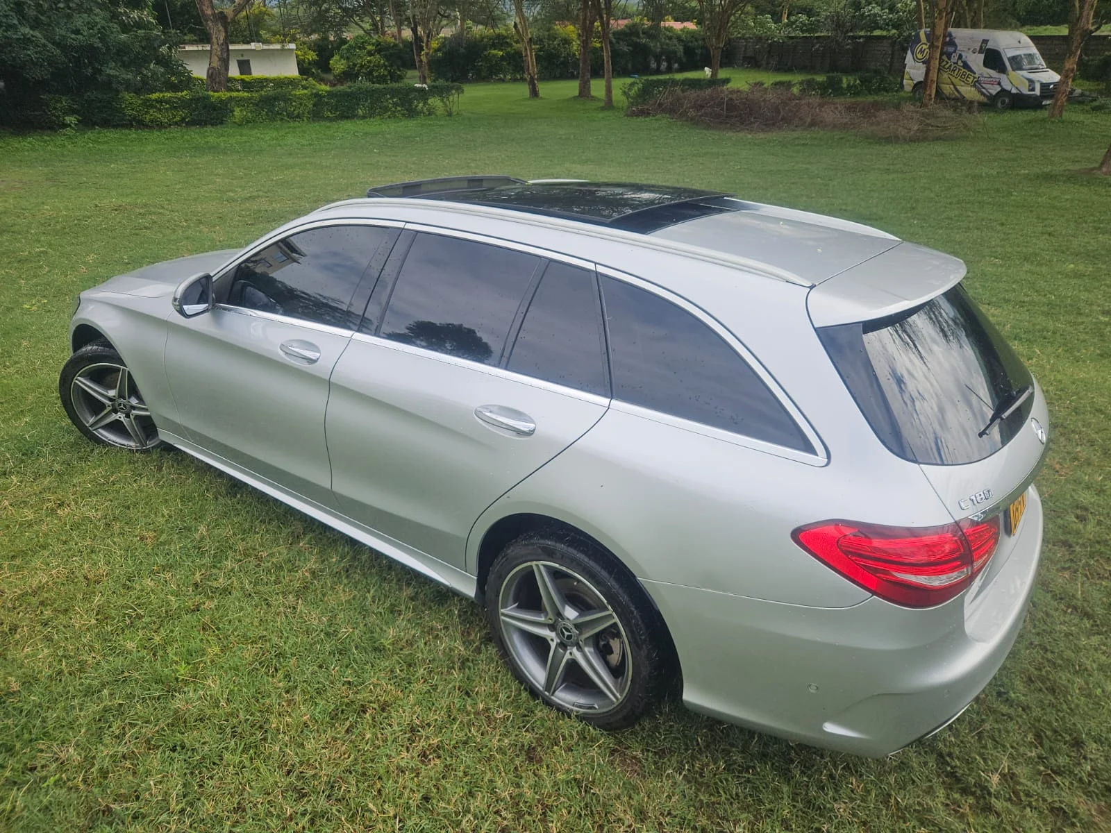 Mercedes Benz c200 with Panoramic SUNROOF New Arrival 😲 QUICK SALE. Cars from 150K, 30% Deposit lipa pole pole. Hire purchase installments HP. UpTo 70% financing/finance NO CRB STATUS CHECK Trade in OK