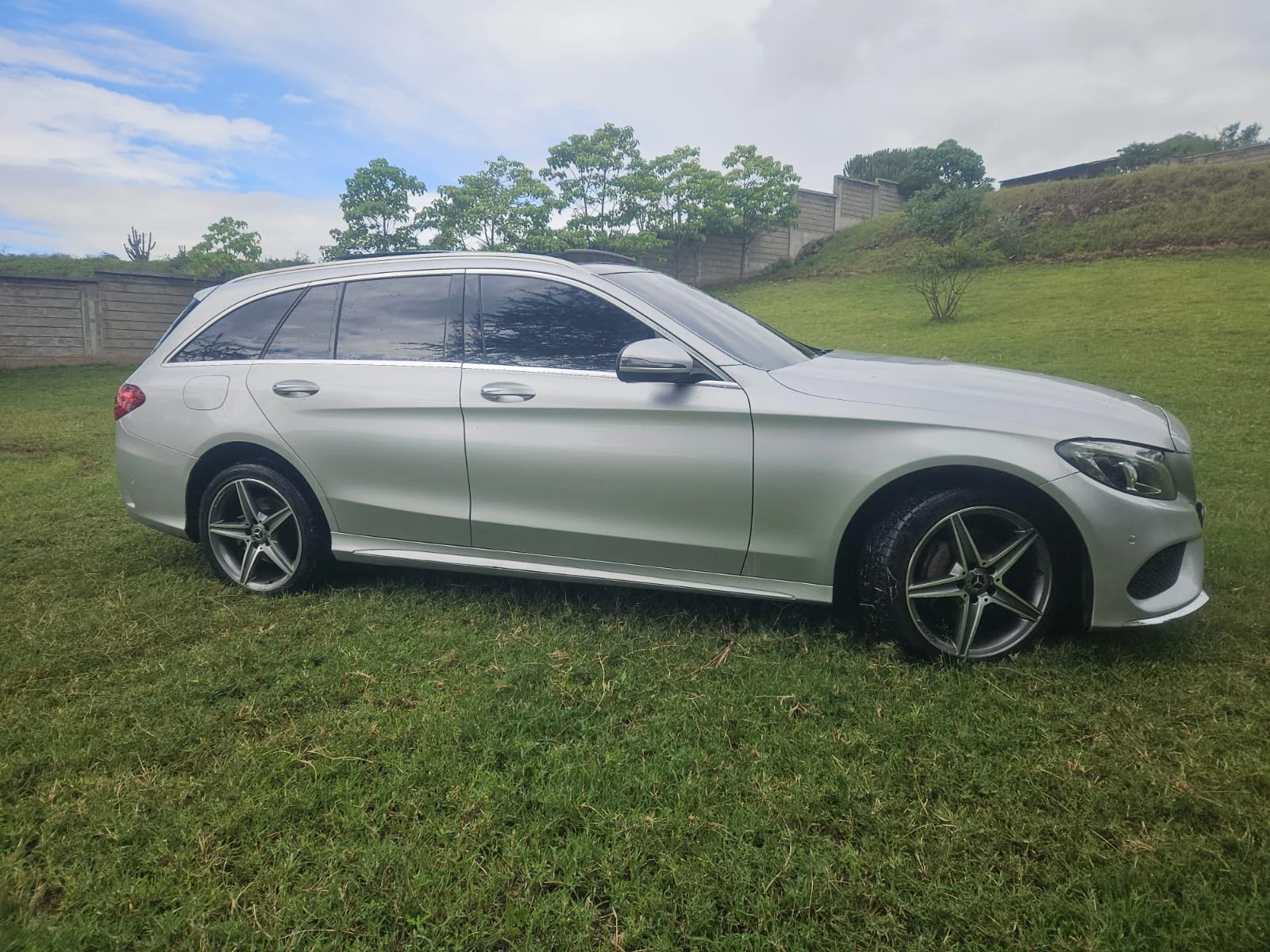 Mercedes Benz c200 with Panoramic SUNROOF New Arrival 😲 QUICK SALE. Cars from 150K, 30% Deposit lipa pole pole. Hire purchase installments HP. UpTo 70% financing/finance NO CRB STATUS CHECK Trade in OK