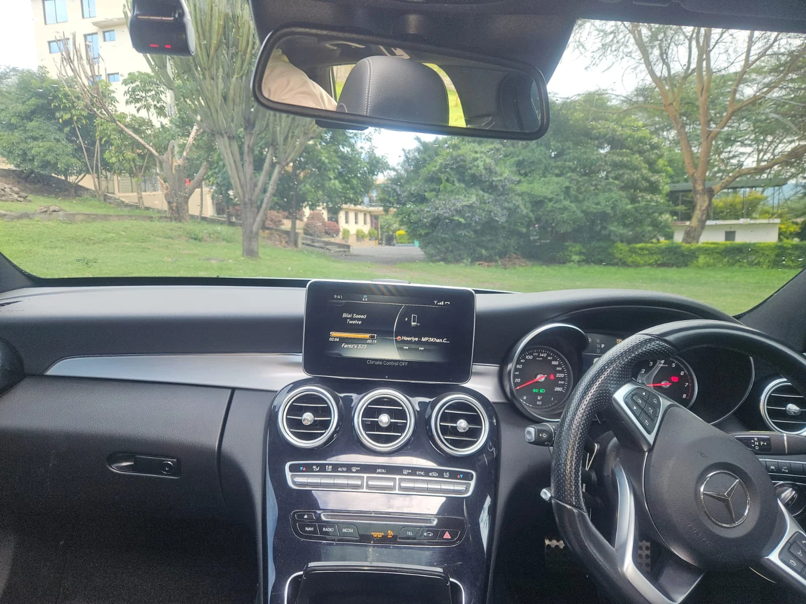 Mercedes Benz c200 with Panoramic SUNROOF New Arrival 😲 QUICK SALE. Cars from 150K, 30% Deposit lipa pole pole. Hire purchase installments HP. UpTo 70% financing/finance NO CRB STATUS CHECK Trade in OK