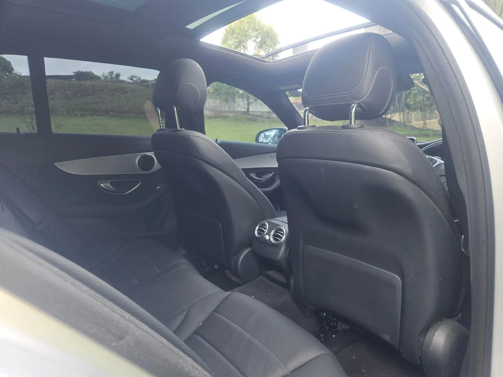 Mercedes Benz c200 with Panoramic SUNROOF New Arrival 😲 QUICK SALE. Cars from 150K, 30% Deposit lipa pole pole. Hire purchase installments HP. UpTo 70% financing/finance NO CRB STATUS CHECK Trade in OK