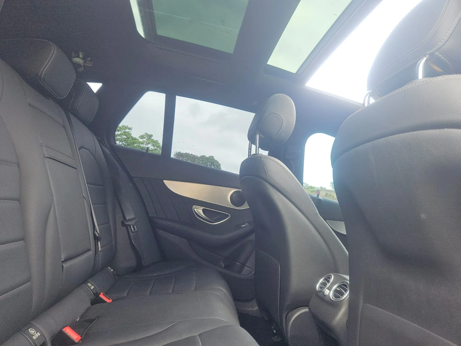 Mercedes Benz c200 with Panoramic SUNROOF New Arrival 😲 QUICK SALE. Cars from 150K, 30% Deposit lipa pole pole. Hire purchase installments HP. UpTo 70% financing/finance NO CRB STATUS CHECK Trade in OK