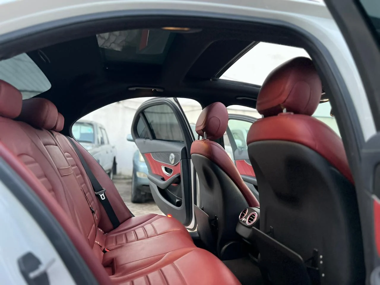 Mercedes Benz c200 with SUNROOF panoramic New Shape New Arrival QUICK SALE 😲. Cars from 150K, 30% Deposit lipa pole pole. Hire purchase installments HP. UpTo 70% financing/finance NO CRB STATUS CHECK Trade in OK