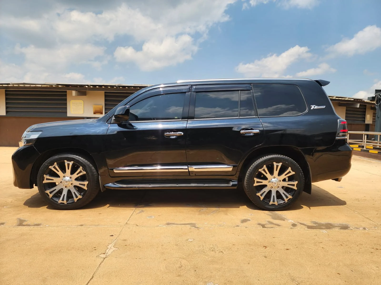 Toyota Land Cruiser V8 Facelift 😲 💪 Fully Loaded QUICK SALE. Cars from 150K, 30% Deposit lipa pole pole. Hire purchase installments HP Car IMPORT 0% DEPOSIT. UpTo 70% financing/finance NO CRB STATUS CHECK Trade in OK