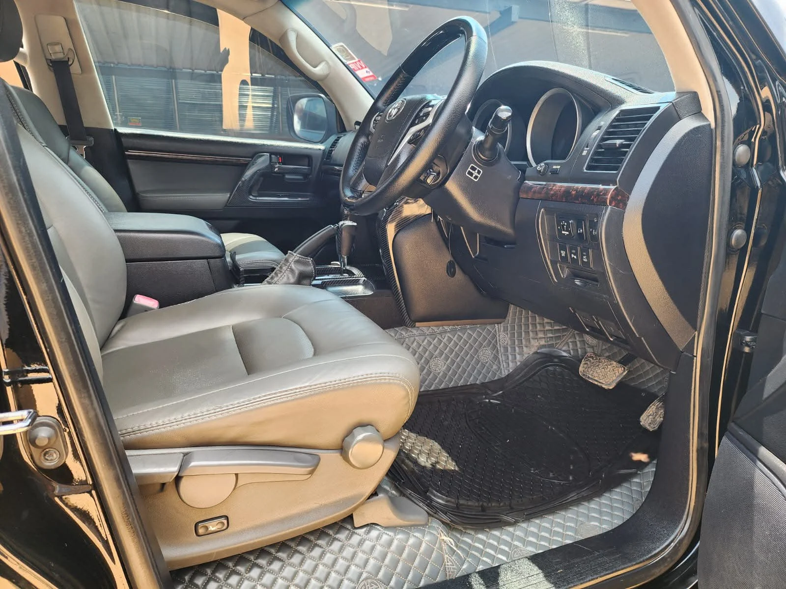 Toyota Land Cruiser V8 Facelift 😲 💪 Fully Loaded QUICK SALE. Cars from 150K, 30% Deposit lipa pole pole. Hire purchase installments HP Car IMPORT 0% DEPOSIT. UpTo 70% financing/finance NO CRB STATUS CHECK Trade in OK