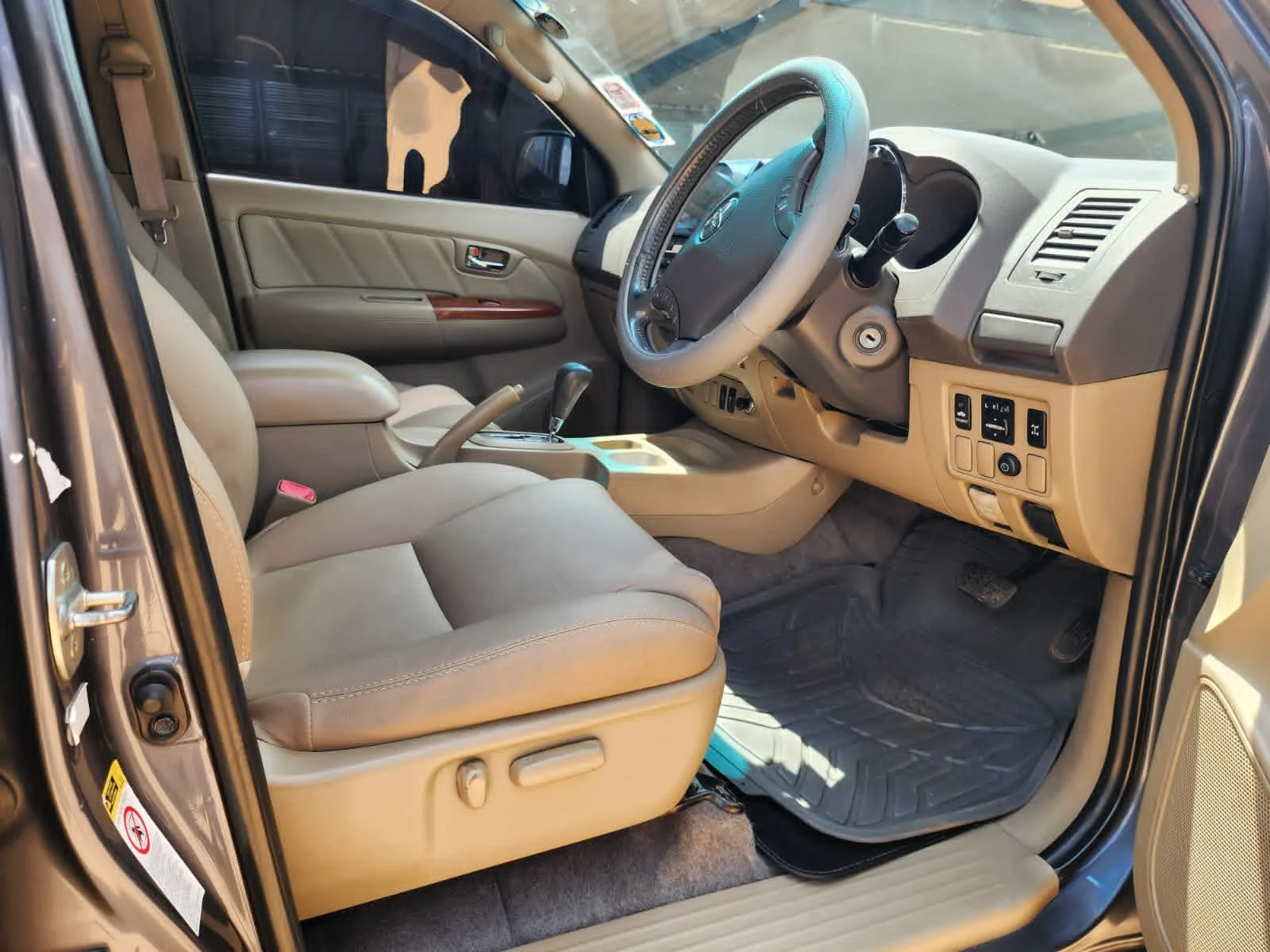 Toyota Fortuner Lady Owner Very Clean 😲 💪 Fully Loaded QUICK SALE. Cars from 150K, 30% Deposit lipa pole pole. Hire purchase installments HP Car IMPORT 0% DEPOSIT. UpTo 70% financing/finance NO CRB STATUS CHECK Trade in OK