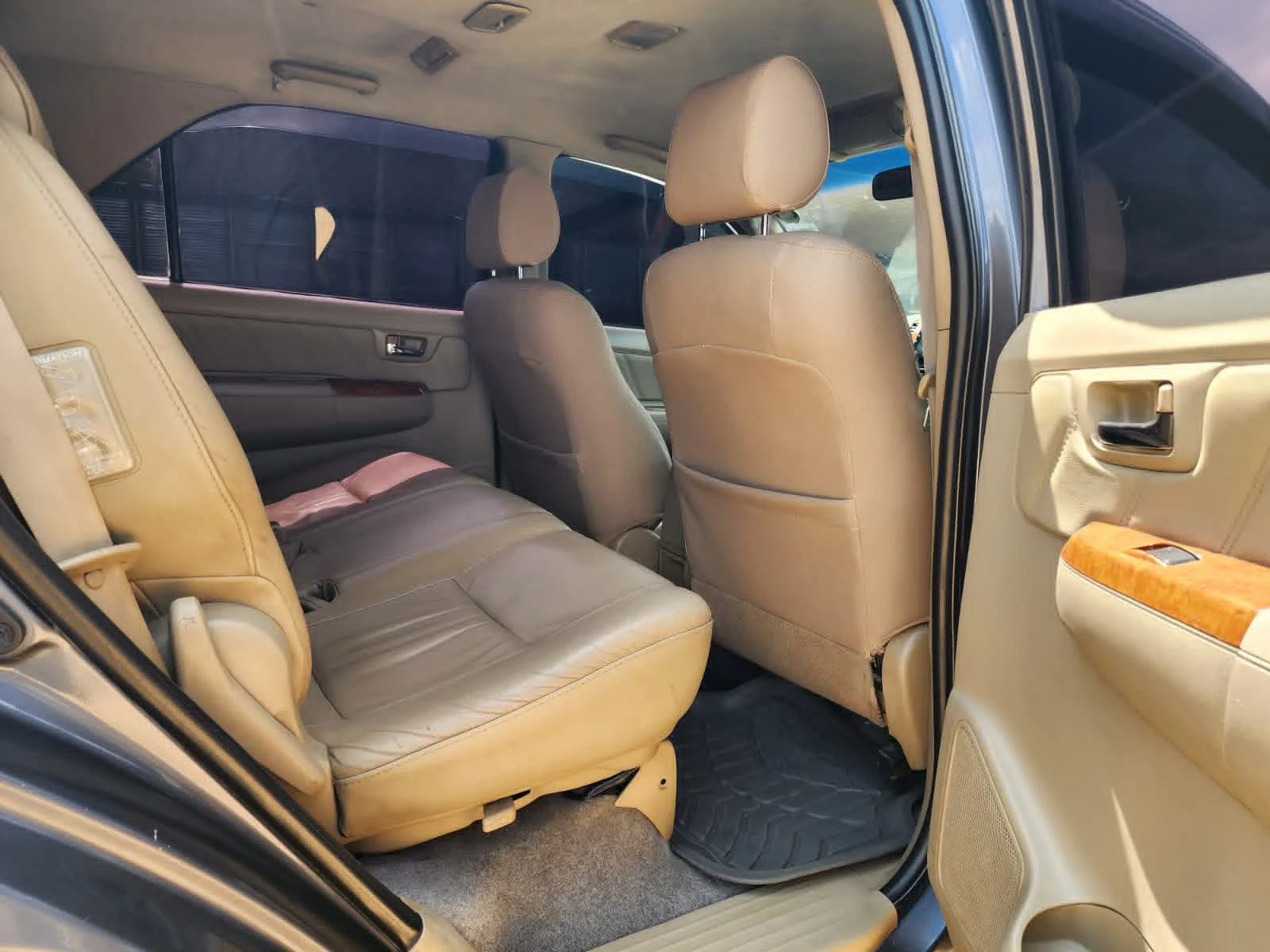 Toyota Fortuner Lady Owner Very Clean 😲 💪 Fully Loaded QUICK SALE. Cars from 150K, 30% Deposit lipa pole pole. Hire purchase installments HP Car IMPORT 0% DEPOSIT. UpTo 70% financing/finance NO CRB STATUS CHECK Trade in OK