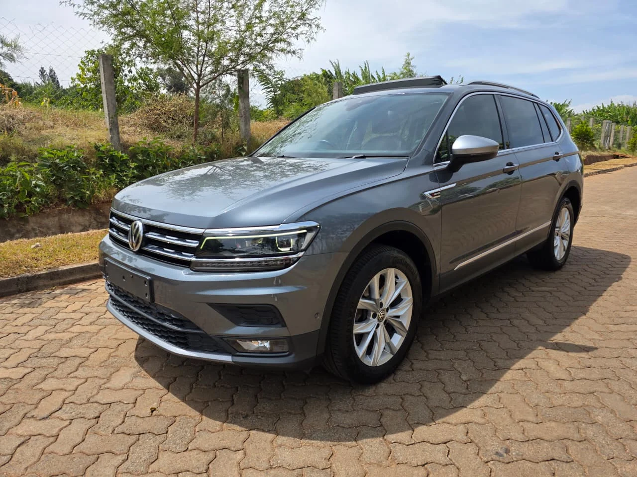 Volkswagen Tiguan VW Panoramic view sunroof New Shape New Arrival 😲 QUICK SALE. Cars from 150K, 30% Deposit lipa pole pole. Hire purchase installments HP. UpTo 70% financing/finance NO CRB STATUS CHECK Trade in OK