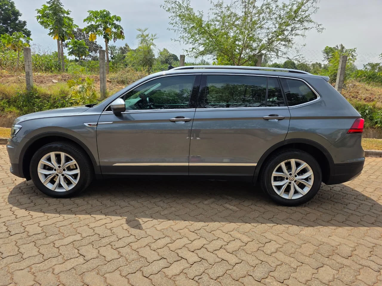 Volkswagen Tiguan VW Panoramic view sunroof New Shape New Arrival 😲 QUICK SALE. Cars from 150K, 30% Deposit lipa pole pole. Hire purchase installments HP. UpTo 70% financing/finance NO CRB STATUS CHECK Trade in OK