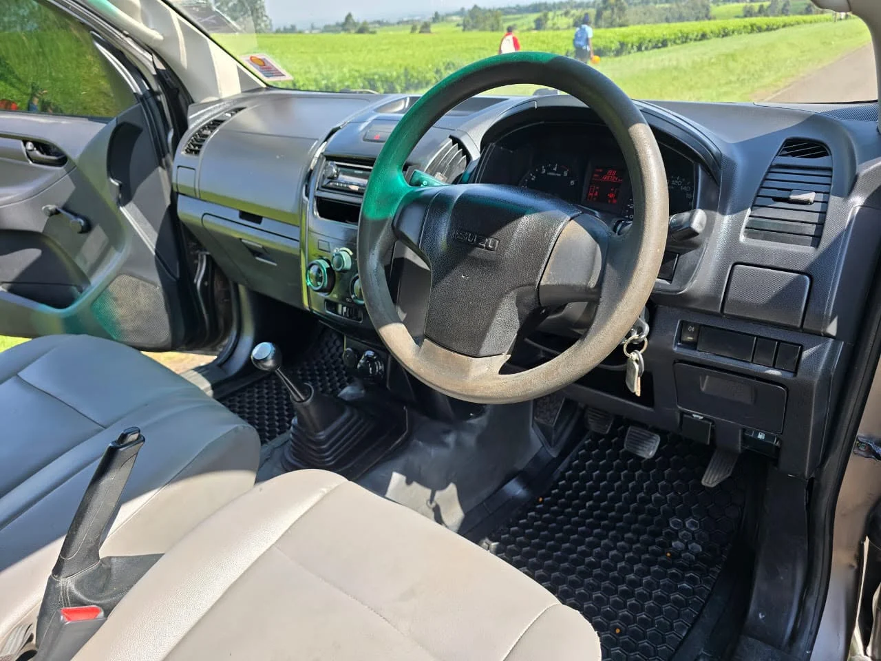 Isuzu D-Max Single Cab Clean 😲 😳 QUICK SALE. Cars from 150K, 30% Deposit lipa pole pole. Hire purchase installments HP Car IMPORT 0% DEPOSIT. UpTo 70% financing/finance NO CRB STATUS CHECK Trade in OK