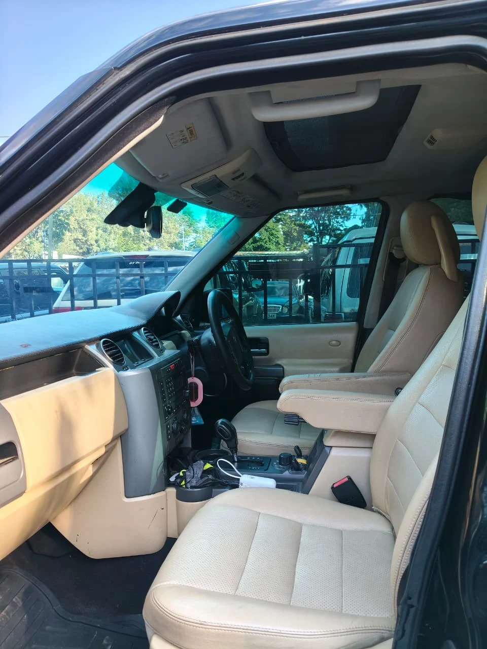 Land Rover Discovery 3 triple Sunroof 1.6M ONLY 😲 💪 Fully Loaded QUICK SALE. Cars from 150K, 30% Deposit lipa pole pole. Hire purchase installments HP Car IMPORT 0% DEPOSIT. UpTo 70% financing/finance NO CRB STATUS CHECK Trade in OK