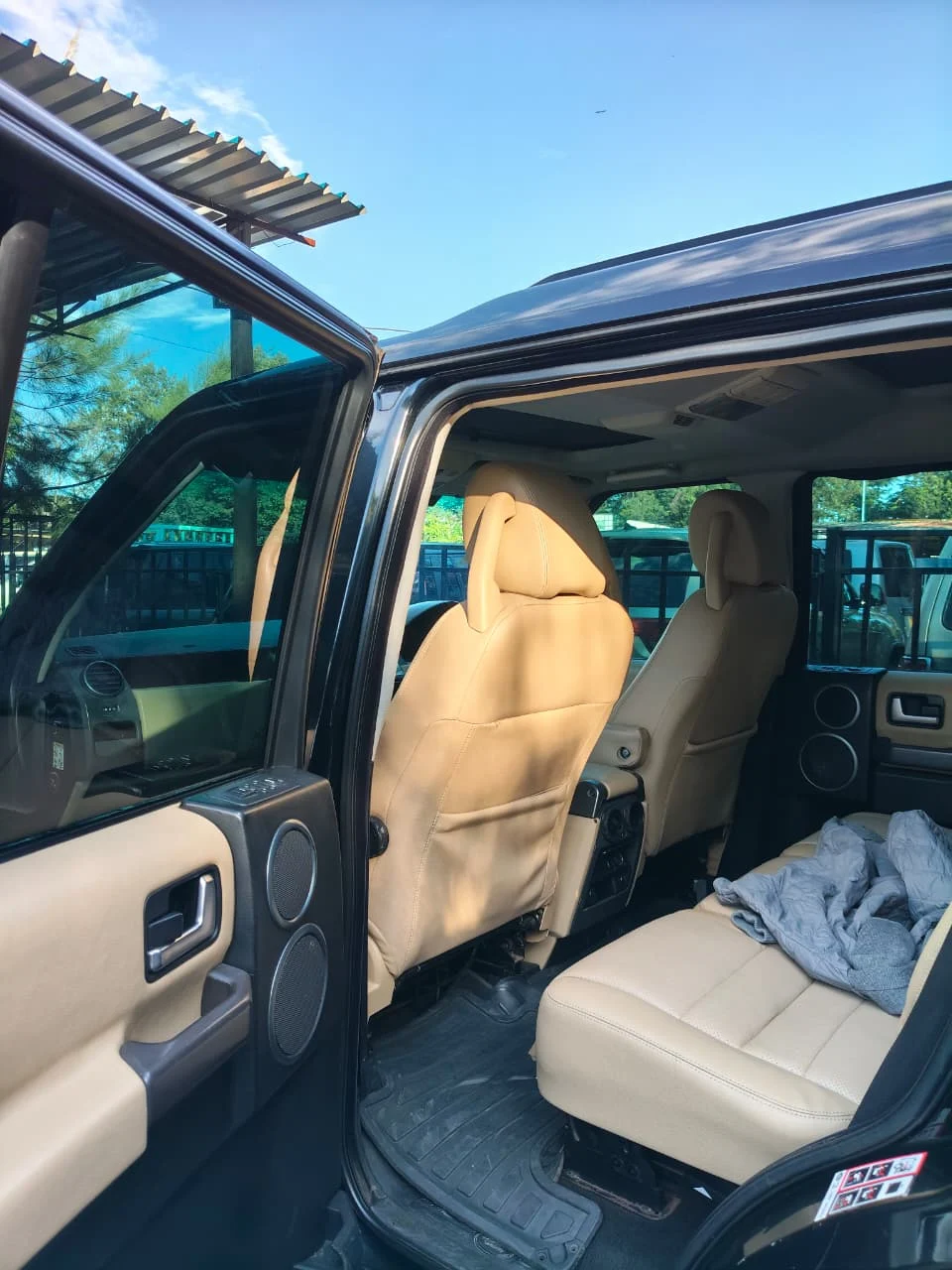 Land Rover Discovery 3 triple Sunroof 1.6M ONLY 😲 💪 Fully Loaded QUICK SALE. Cars from 150K, 30% Deposit lipa pole pole. Hire purchase installments HP Car IMPORT 0% DEPOSIT. UpTo 70% financing/finance NO CRB STATUS CHECK Trade in OK