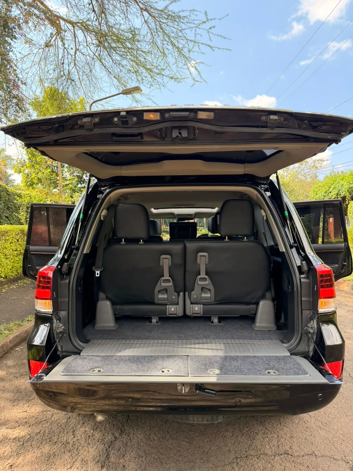 Toyota Land Cruiser V8 Very clean  😲 💪 Fully Loaded QUICK SALE. Cars from 150K, 30% Deposit lipa pole pole. Hire purchase installments HP Car IMPORT 0% DEPOSIT. UpTo 70% financing/finance NO CRB STATUS CHECK Trade in OK