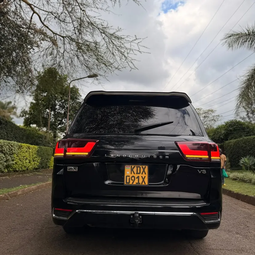 TOYOTA LAND CRUISER V8  ZX Sunroof 😲 💪 Fully Loaded QUICK SALE. Cars from 150K, 30% Deposit lipa pole pole. Hire purchase installments HP Car IMPORT 0% DEPOSIT. UpTo 70% financing/finance NO CRB STATUS CHECK Trade in OK