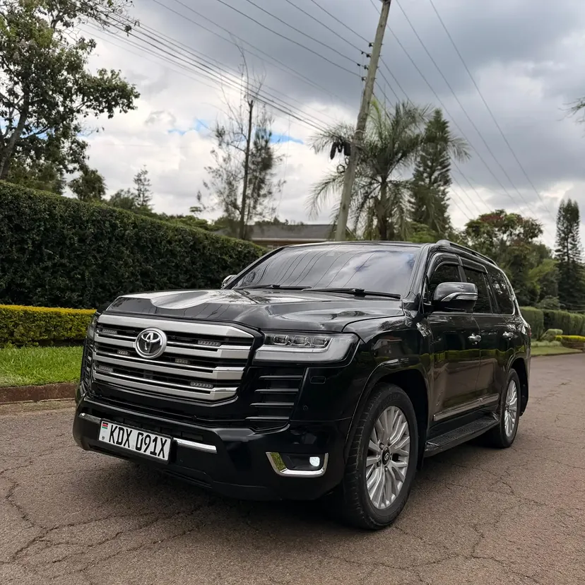 TOYOTA LAND CRUISER V8  ZX Sunroof 😲 💪 Fully Loaded QUICK SALE. Cars from 150K, 30% Deposit lipa pole pole. Hire purchase installments HP Car IMPORT 0% DEPOSIT. UpTo 70% financing/finance NO CRB STATUS CHECK Trade in OK