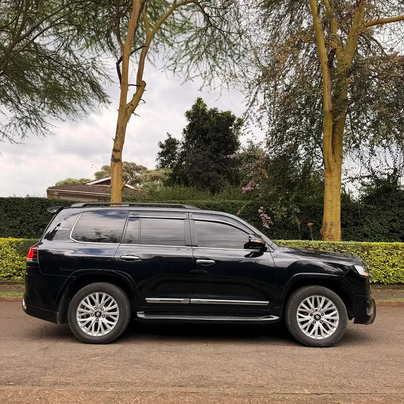 TOYOTA LAND CRUISER V8  ZX Sunroof 😲 💪 Fully Loaded QUICK SALE. Cars from 150K, 30% Deposit lipa pole pole. Hire purchase installments HP Car IMPORT 0% DEPOSIT. UpTo 70% financing/finance NO CRB STATUS CHECK Trade in OK