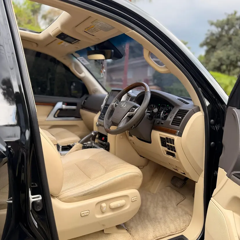 TOYOTA LAND CRUISER V8  ZX Sunroof 😲 💪 Fully Loaded QUICK SALE. Cars from 150K, 30% Deposit lipa pole pole. Hire purchase installments HP Car IMPORT 0% DEPOSIT. UpTo 70% financing/finance NO CRB STATUS CHECK Trade in OK