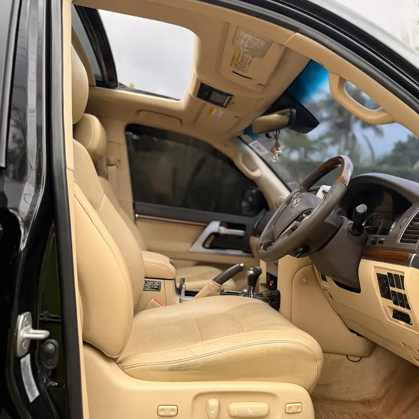 TOYOTA LAND CRUISER V8  ZX Sunroof 😲 💪 Fully Loaded QUICK SALE. Cars from 150K, 30% Deposit lipa pole pole. Hire purchase installments HP Car IMPORT 0% DEPOSIT. UpTo 70% financing/finance NO CRB STATUS CHECK Trade in OK