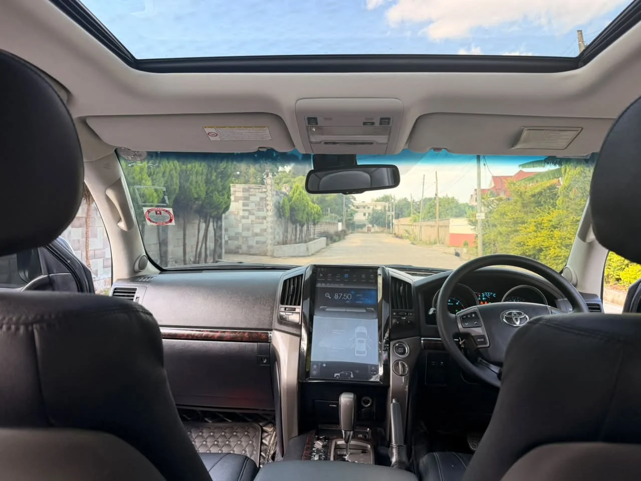 Toyota Land Cruiser V8 DIESEL 200 Series SUNROOF 4500cc 4.5L Very clean 😲 💪 Fully Loaded QUICK SALE. Cars from 150K, 30% Deposit lipa pole pole. Hire purchase installments HP Car IMPORT 0% DEPOSIT. UpTo 70% financing/finance NO CRB STATUS CHECK Trade in OK