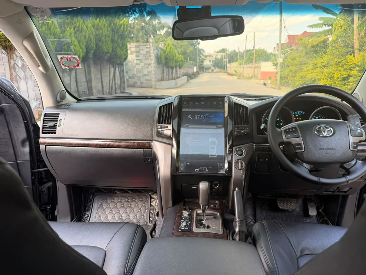 Toyota Land Cruiser V8 DIESEL 200 Series SUNROOF 4500cc 4.5L Very clean 😲 💪 Fully Loaded QUICK SALE. Cars from 150K, 30% Deposit lipa pole pole. Hire purchase installments HP Car IMPORT 0% DEPOSIT. UpTo 70% financing/finance NO CRB STATUS CHECK Trade in OK