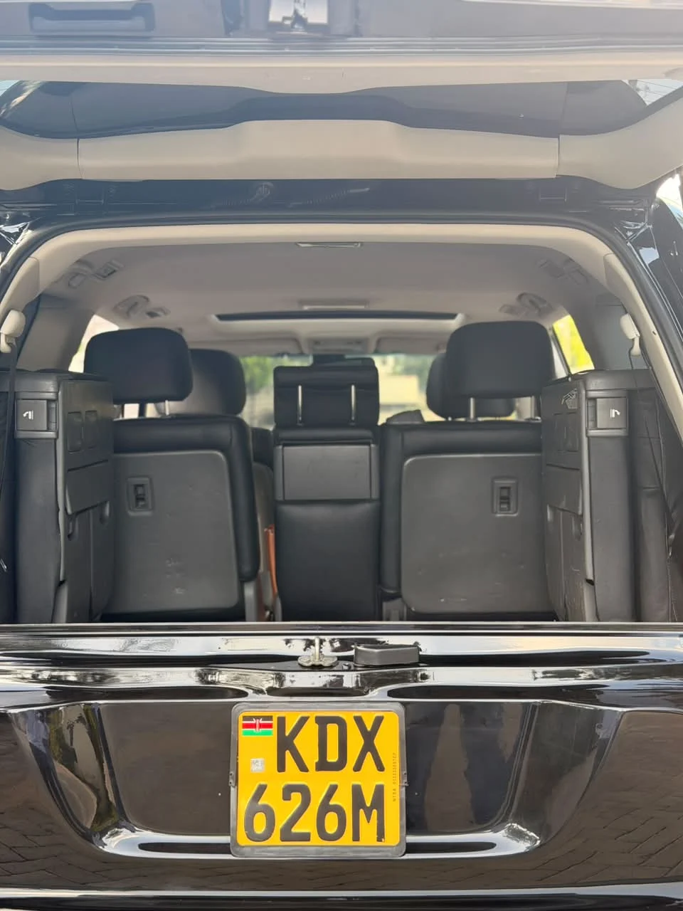 Toyota Land Cruiser V8 DIESEL 200 Series SUNROOF 4500cc 4.5L Very clean 😲 💪 Fully Loaded QUICK SALE. Cars from 150K, 30% Deposit lipa pole pole. Hire purchase installments HP Car IMPORT 0% DEPOSIT. UpTo 70% financing/finance NO CRB STATUS CHECK Trade in OK