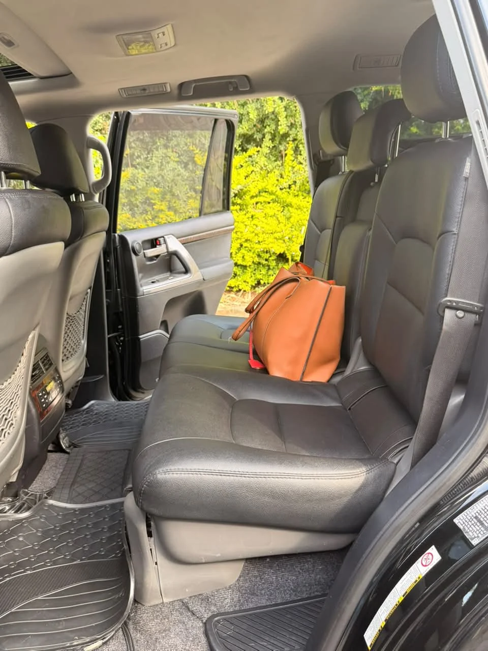 Toyota Land Cruiser V8 DIESEL 200 Series SUNROOF 4500cc 4.5L Very clean 😲 💪 Fully Loaded QUICK SALE. Cars from 150K, 30% Deposit lipa pole pole. Hire purchase installments HP Car IMPORT 0% DEPOSIT. UpTo 70% financing/finance NO CRB STATUS CHECK Trade in OK