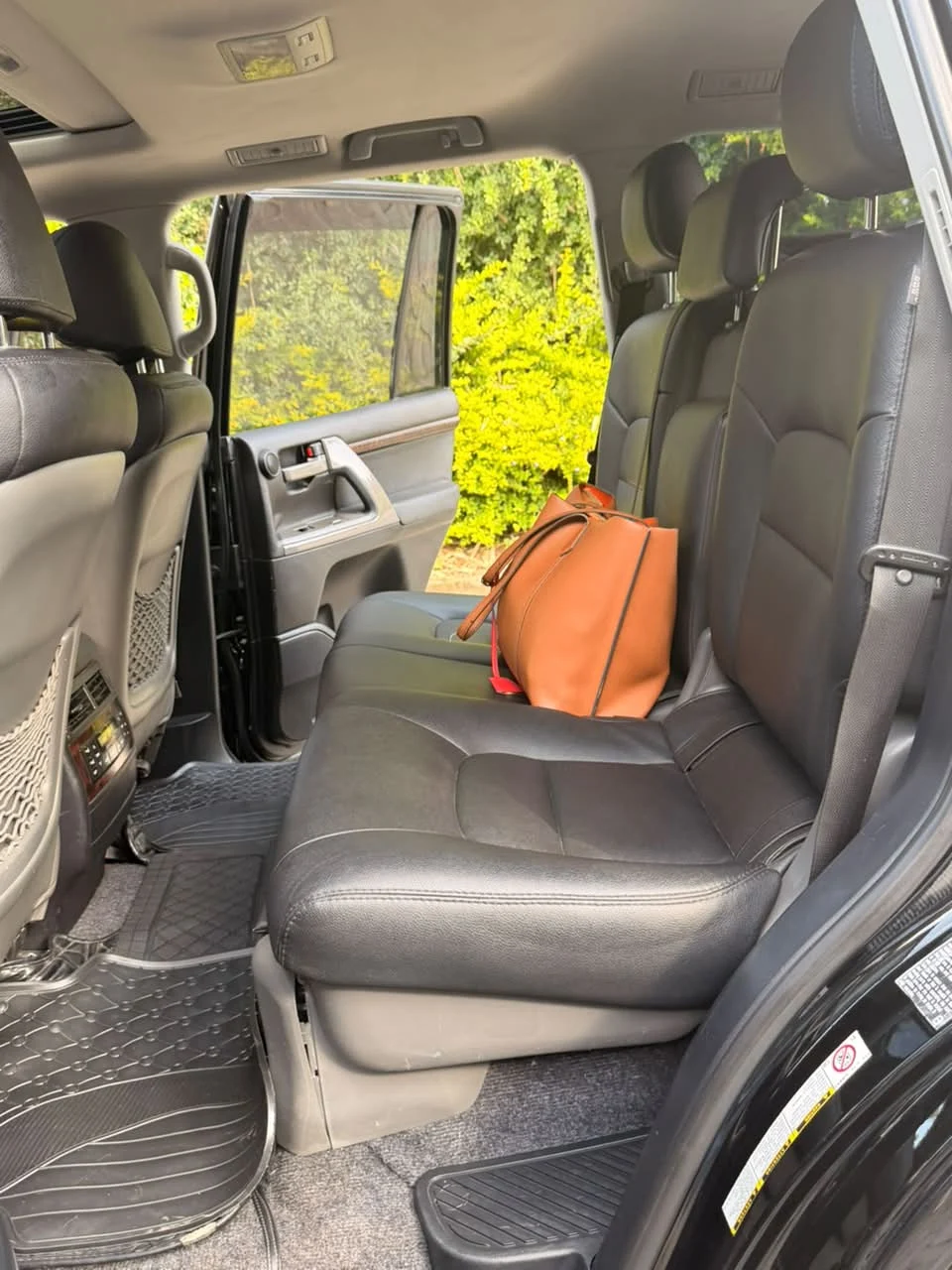 Toyota Land Cruiser V8 DIESEL 200 Series SUNROOF 4500cc 4.5L Very clean 😲 💪 Fully Loaded QUICK SALE. Cars from 150K, 30% Deposit lipa pole pole. Hire purchase installments HP Car IMPORT 0% DEPOSIT. UpTo 70% financing/finance NO CRB STATUS CHECK Trade in OK