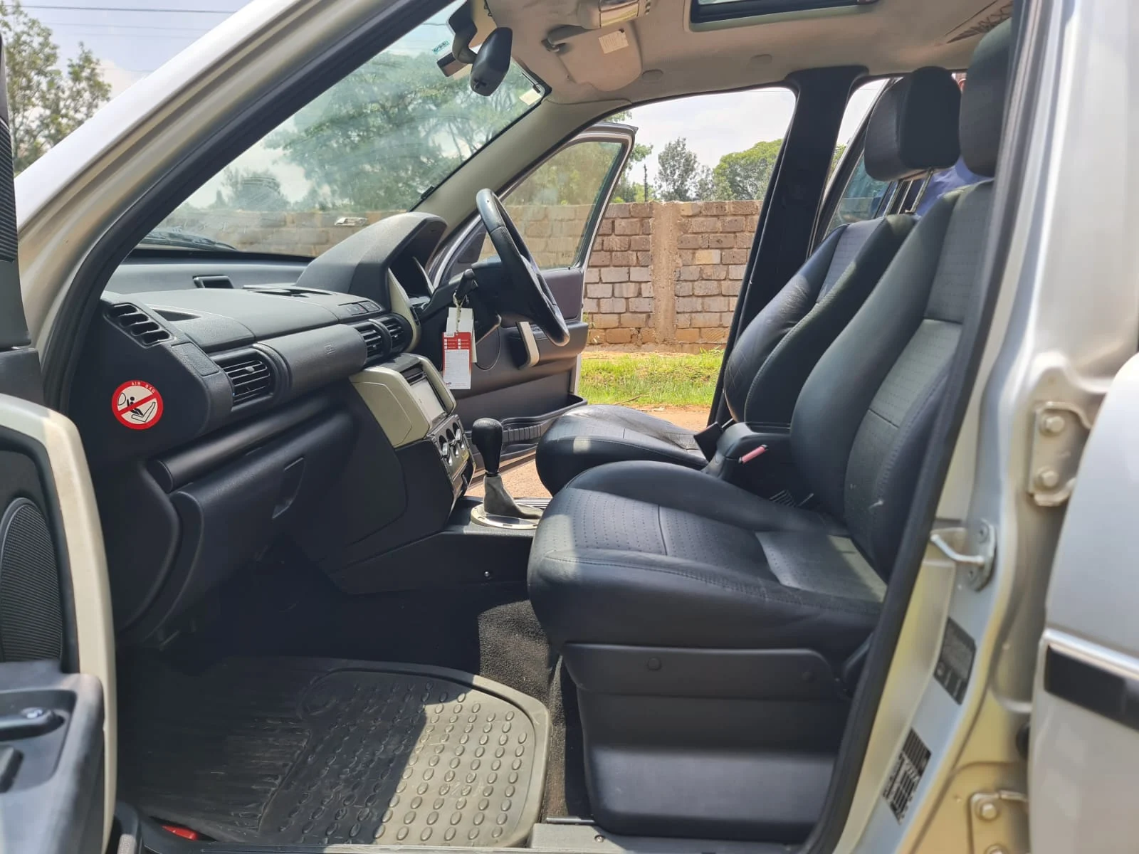Land Rover Freelander with  SUNROOF Local Assembly 😲 💪 Fully Loaded QUICK SALE. Cars from 150K, 30% Deposit lipa pole pole. Hire purchase installments HP Car IMPORT 0% DEPOSIT. UpTo 70% financing/finance NO CRB STATUS CHECK Trade in OK