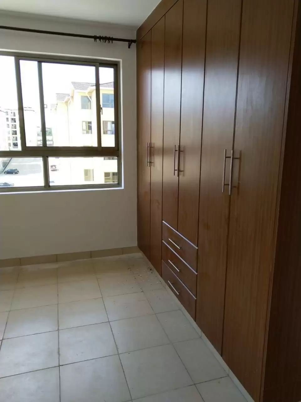 3 bedroom with Dsq 4th Flr 4.8M(Distress negotiable Distress on Sale Apartment For Sale on Sale Athi River with All Amenities like Malls, Schools Swimming Pool etc