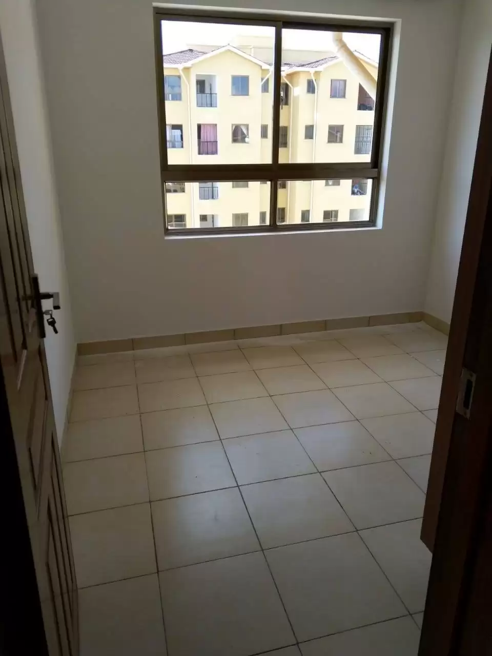 3 bedroom with Dsq 4th Flr 4.8M(Distress negotiable Distress on Sale Apartment For Sale on Sale Athi River with All Amenities like Malls, Schools Swimming Pool etc
