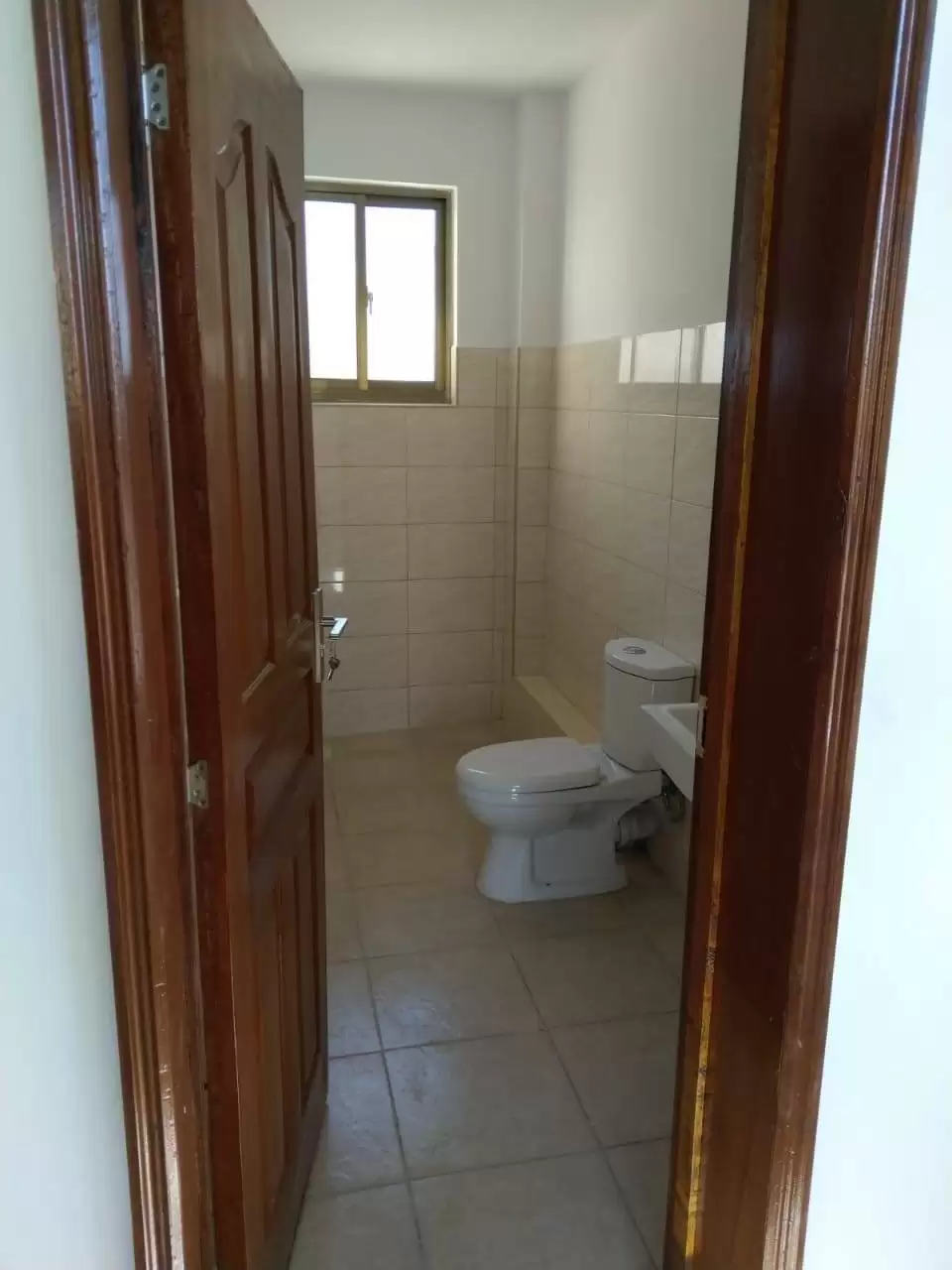 3 bedroom with Dsq 4th Flr 4.8M(Distress negotiable Distress on Sale Apartment For Sale on Sale Athi River with All Amenities like Malls, Schools Swimming Pool etc