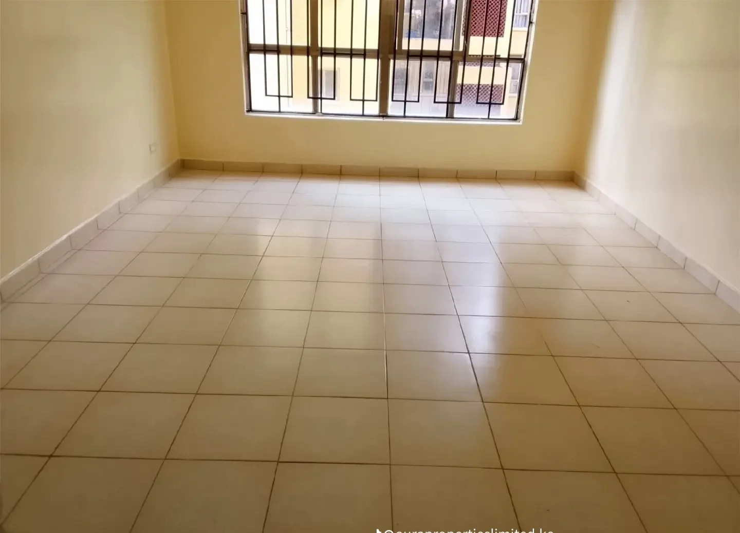 3 bedroom 5th Flr on Distress on Sale Apartment For Sale Ground floor on Sale Athi River with All Amenities like Malls, Schools Swimming Pool etc