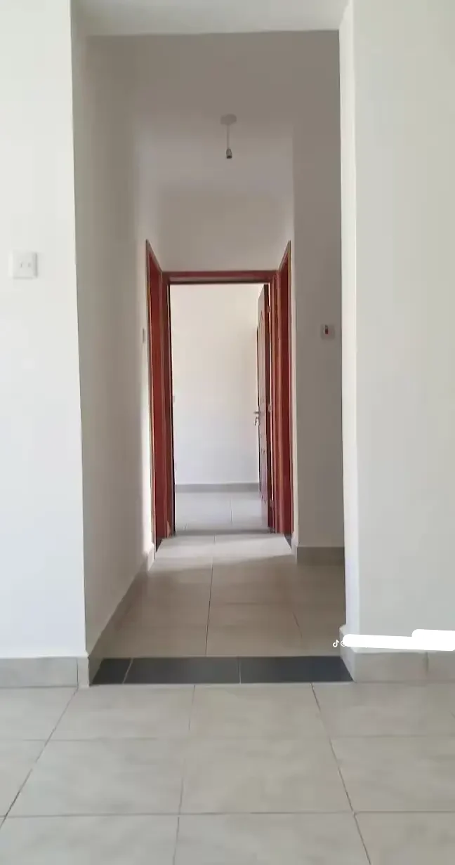 3 bedroom 5th Flr on Distress on Sale Apartment For Sale Ground floor on Sale Athi River with All Amenities like Malls, Schools Swimming Pool etc