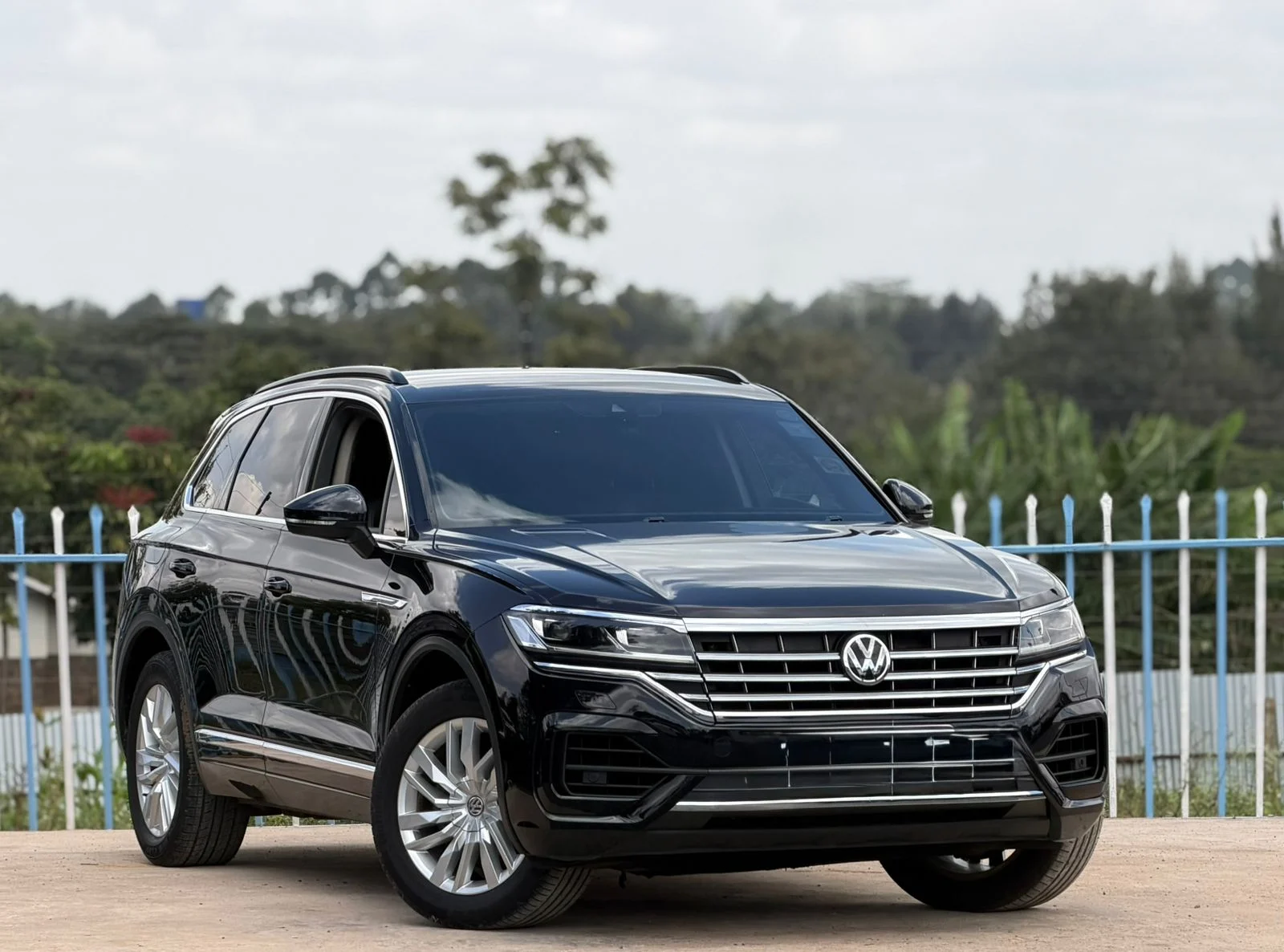 Volkswagen Touareg Asian Owner QUICKEST SALE EVER 😲 💪 Fully Loaded QUICK SALE. Cars from 150K, 30% Deposit lipa pole pole. Hire purchase installments HP Car IMPORT 0% DEPOSIT. UpTo 70% financing/finance NO CRB STATUS CHECK Trade in OK for sale in kenya check more cars on my bio.