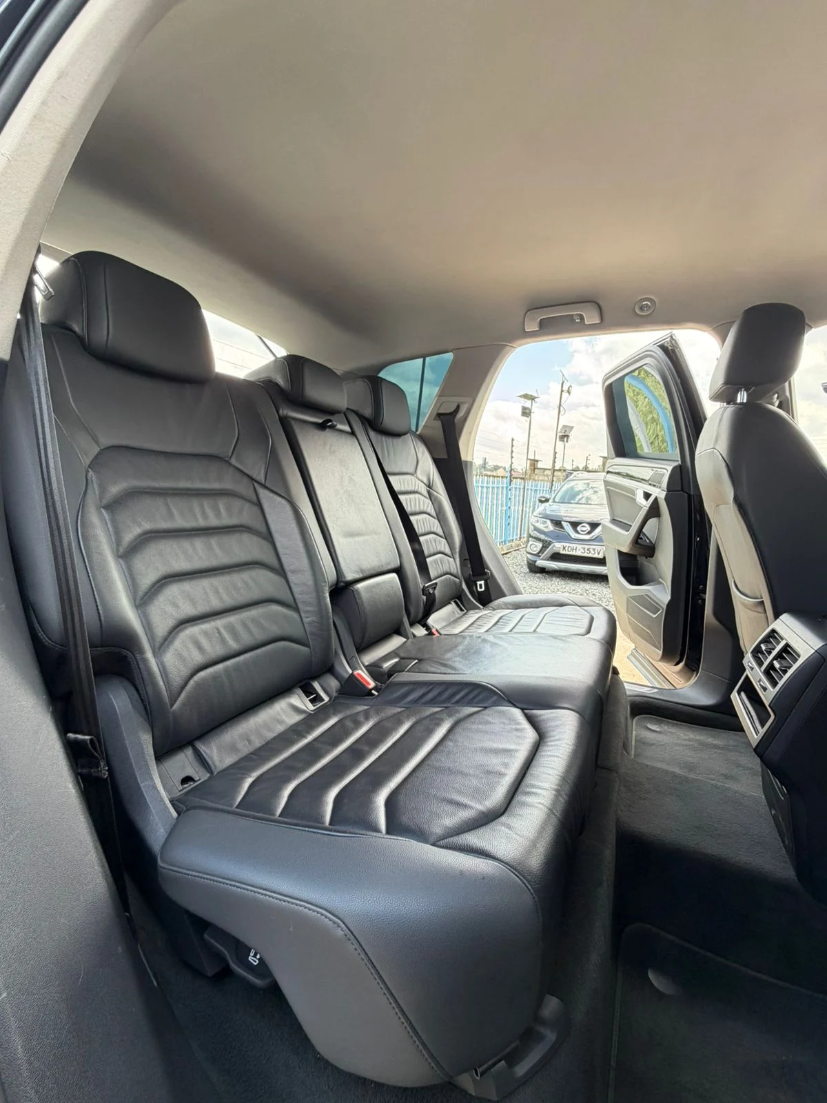 Volkswagen Touareg Asian Owner QUICKEST SALE EVER 😲 💪 Fully Loaded QUICK SALE. Cars from 150K, 30% Deposit lipa pole pole. Hire purchase installments HP Car IMPORT 0% DEPOSIT. UpTo 70% financing/finance NO CRB STATUS CHECK Trade in OK for sale in kenya check more cars on my bio.