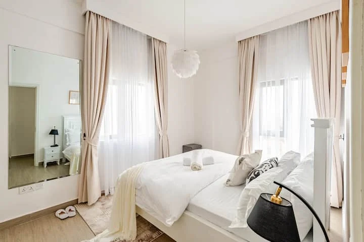 Short and long let (Airbnb) Executive with best view of Nairobi, has all Amenities, indoor.  0724260188 Kilimani