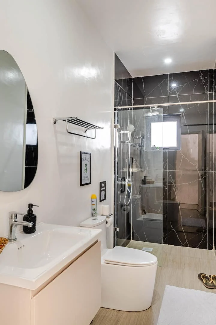 Short and long let (Airbnb) Executive with best view of Nairobi, has all Amenities, indoor.  0724260188 Kilimani