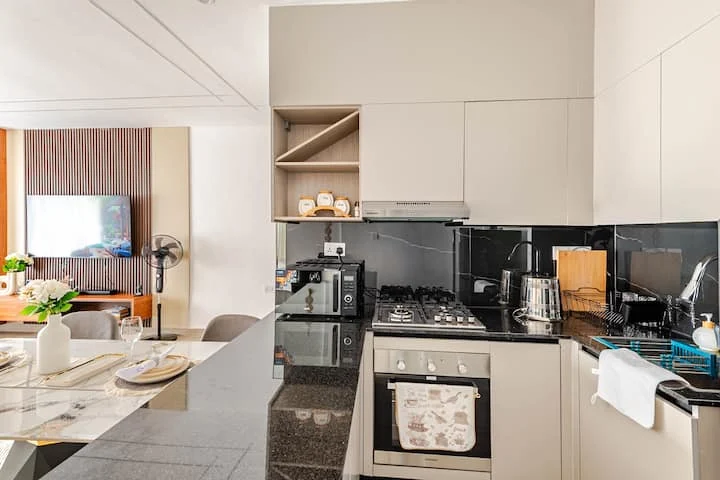 Short and long let (Airbnb) Executive with best view of Nairobi, has all Amenities, indoor.  0724260188 Kilimani