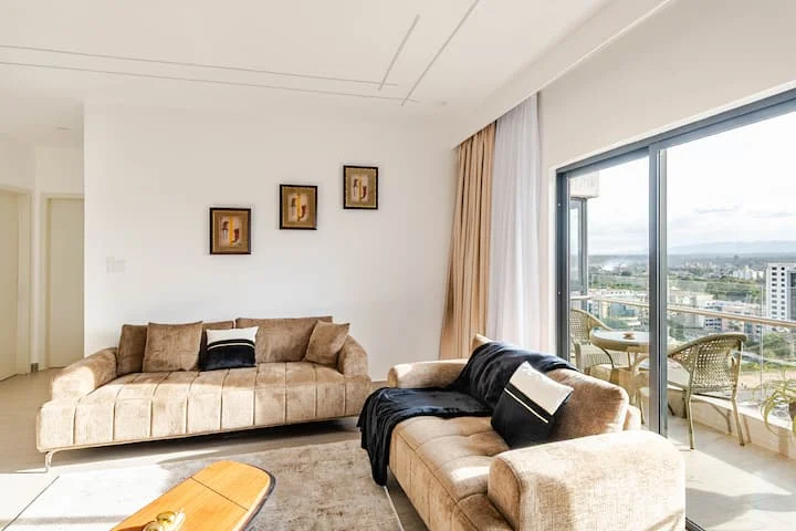 Short and long let (Airbnb) Executive with best view of Nairobi, has all Amenities, indoor.  0724260188 Kilimani