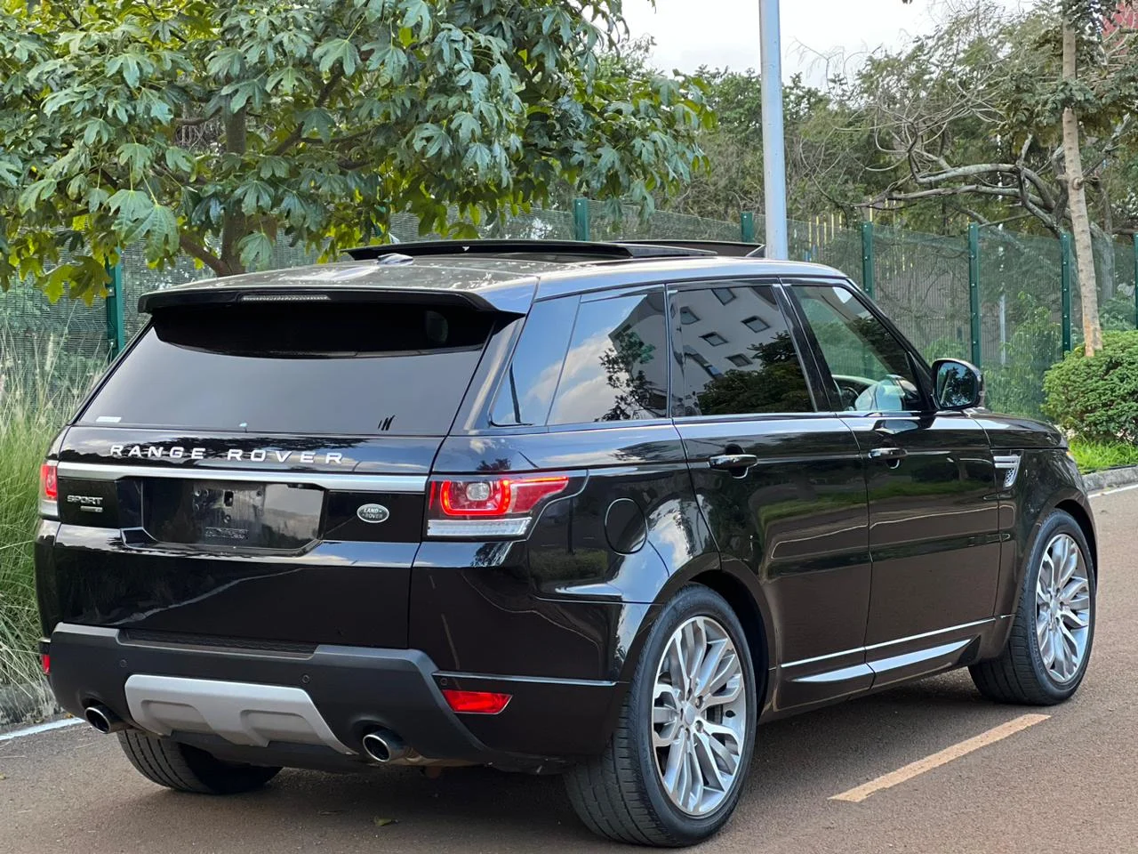 Range Rover sport HSE sport Lady Owner Panoramic etc😲 💪 Fully Loaded QUICK SALE. Cars from 150K, 30% Deposit lipa pole pole. Hire purchase installments HP Car IMPORT 0% DEPOSIT. UpTo 70% financing/finance NO CRB STATUS CHECK Trade in OK