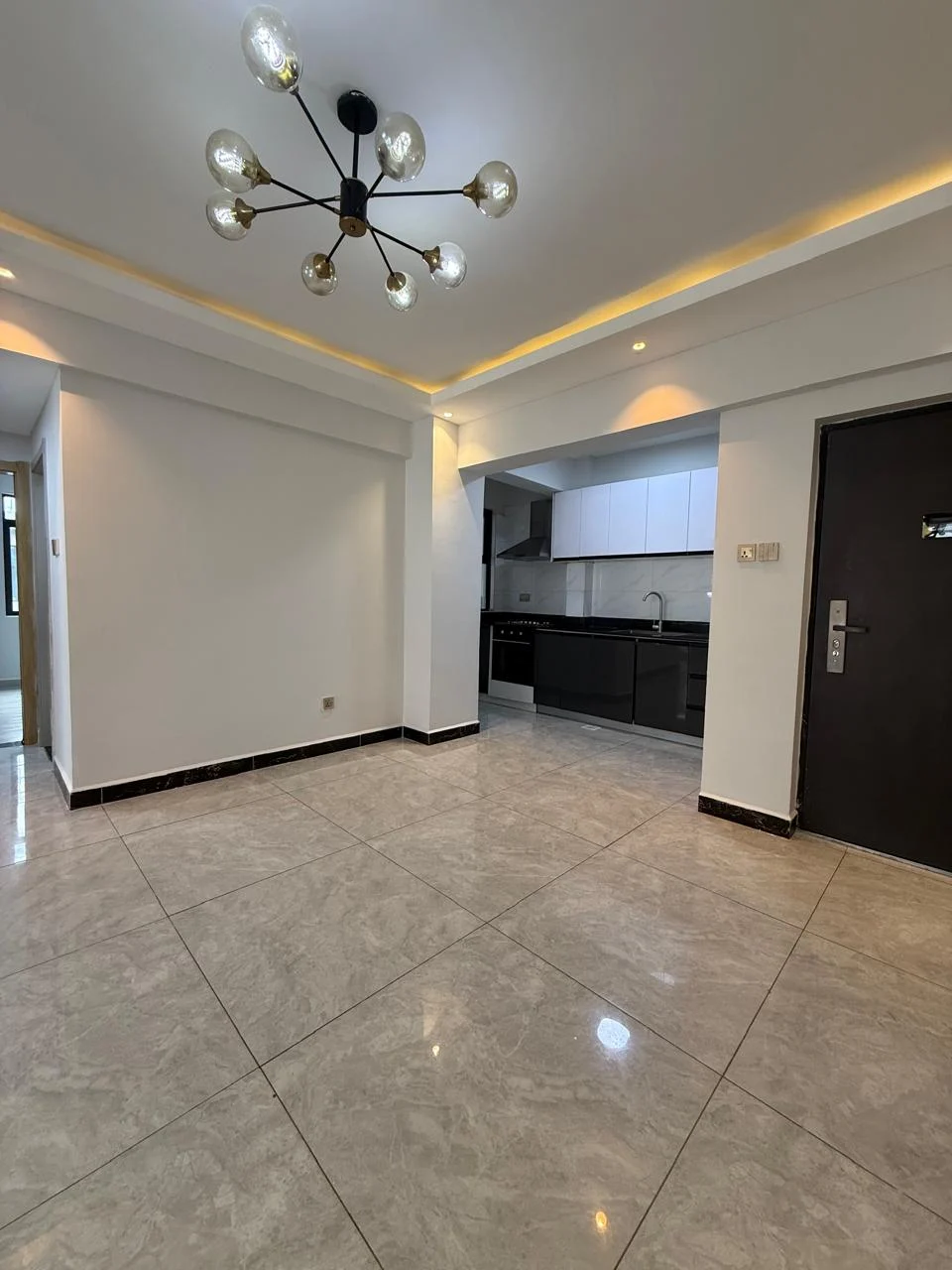 3 Bedrooms 2 ensuite with DSQ, with all Amenities, located on the upper side of Dennis Pritt road Quick Sale all documents available for immediate transfer. 0724260188