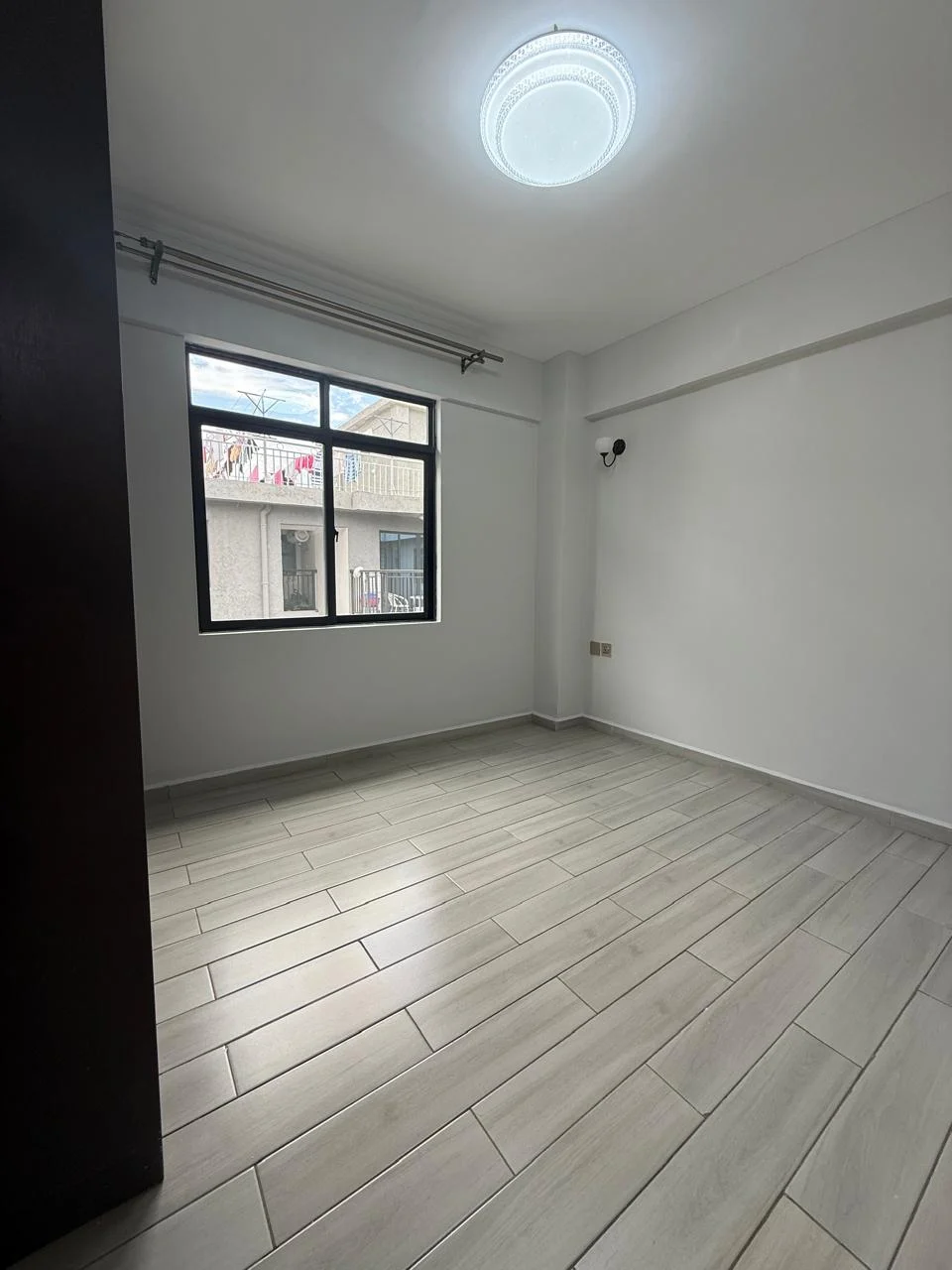3 Bedrooms 2 ensuite with DSQ, with all Amenities, located on the upper side of Dennis Pritt road Quick Sale all documents available for immediate transfer. 0724260188