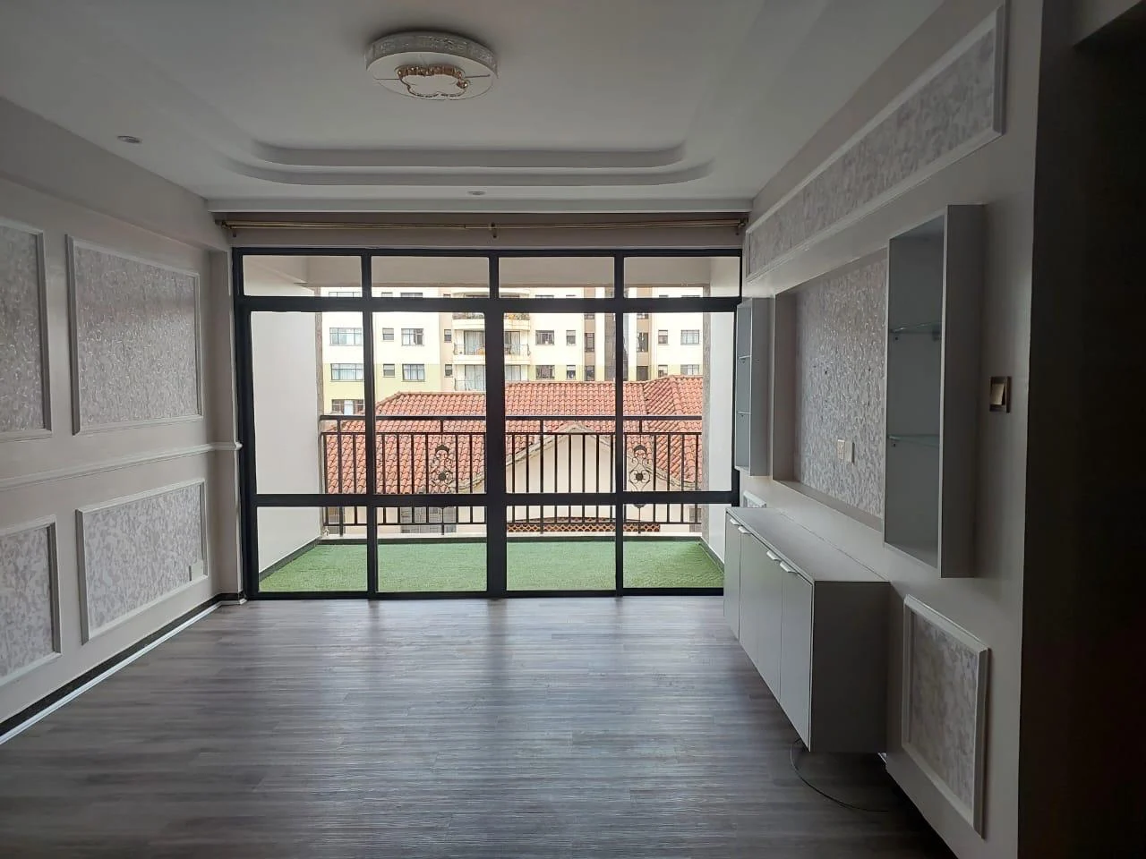 3 Bedrooms 2 ensuite with DSQ, with all Amenities, located on the upper side of Dennis Pritt road Quick Sale all documents available for immediate transfer. 0724260188